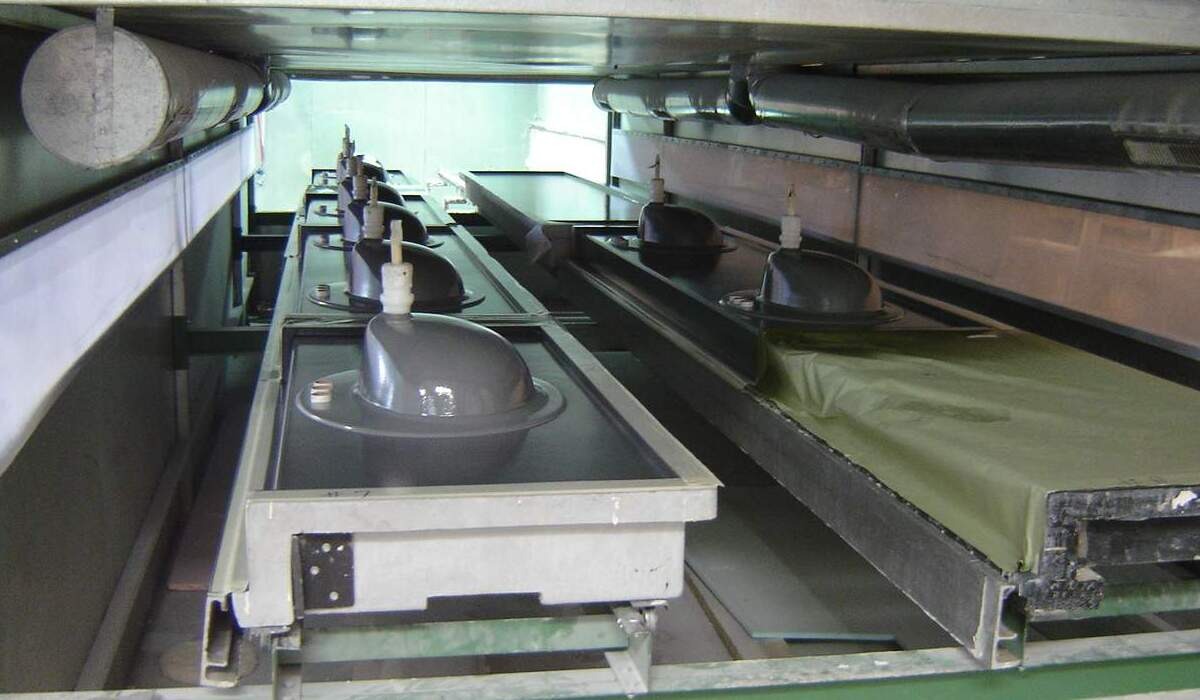 Factory Molding 1200 x 700