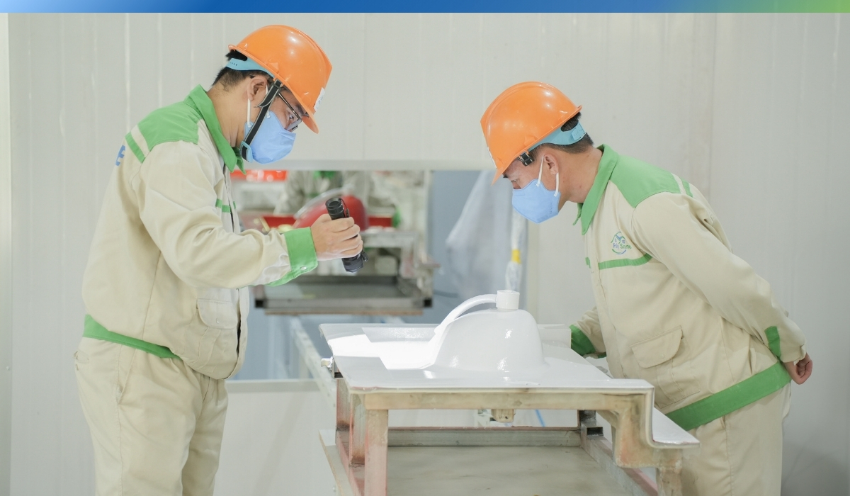 Zero Silica Vanity Top gel-coat surface quality inspection at factory